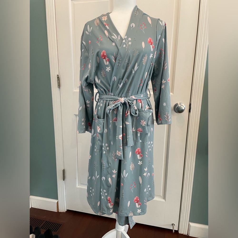 Little millie robe sz L